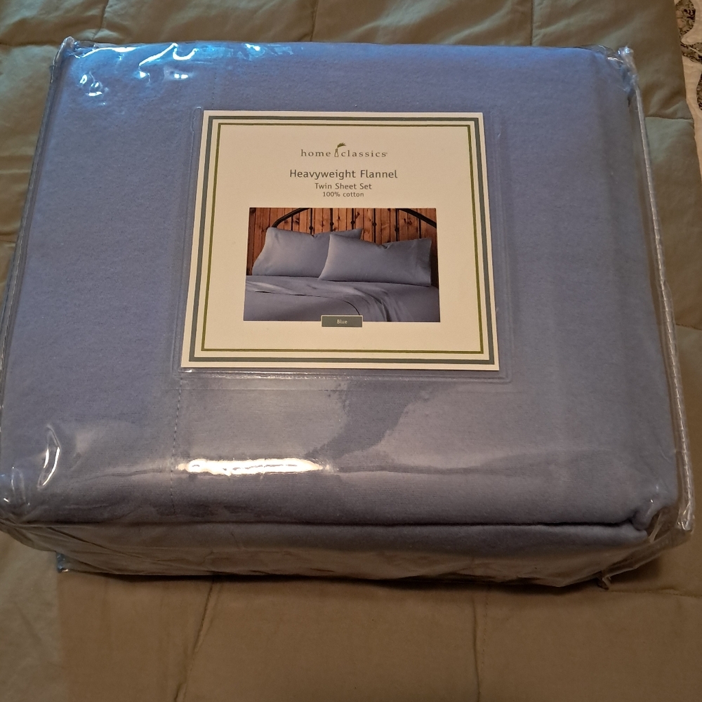 Home Classics Blue Flannel Twin Bedsheet Set NWOT